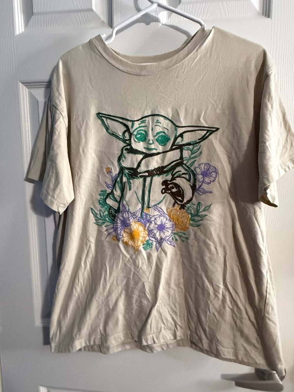 Star Wars The Mandalorian Grogu Embroidered Graphic T-Shirt XL